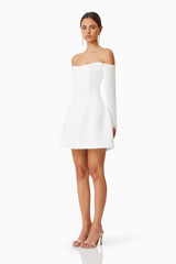 Vida Off The Shoulder Day Mini Dress In White side shot