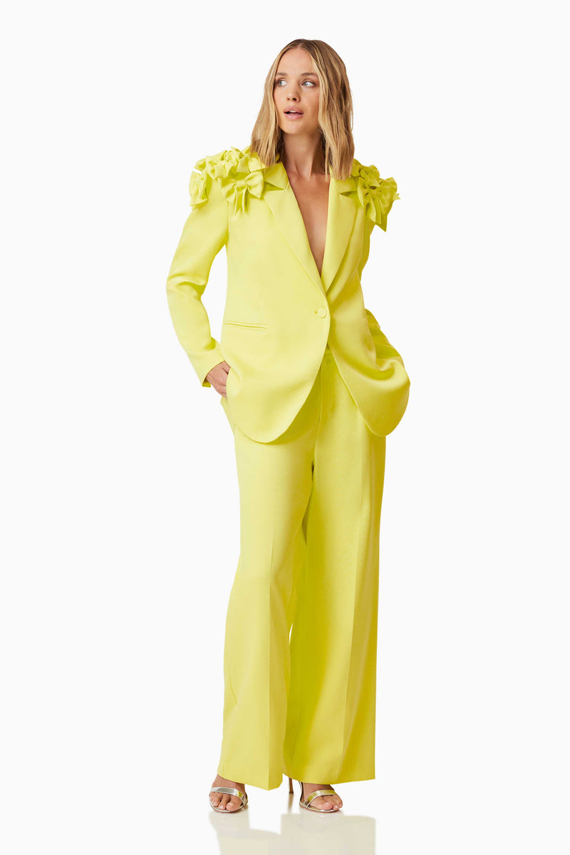 Blonde Model Wearing Kennedy Set In Yellow Front Shot