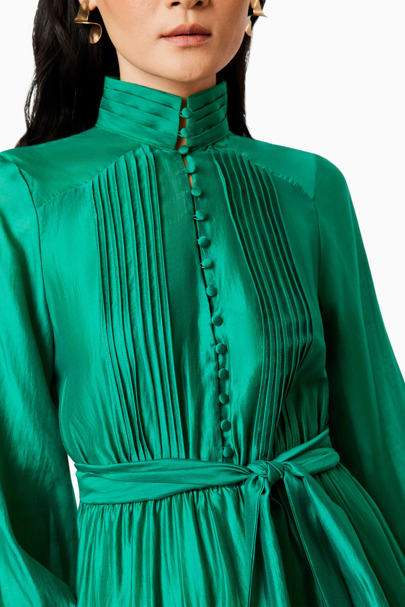 dark hair model wearing HONEYMOON LONG SLEEVE MAXI DRESS IN GREEN close up shot