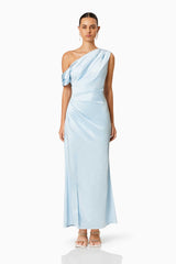 BROWN HAIR MODEL WEARING RETREAT MAXI DRESS IN LIGHTBLUE FRONT SHOT