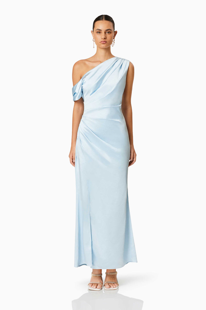 BROWN HAIR MODEL WEARING RETREAT MAXI DRESS IN LIGHTBLUE FRONT SHOT