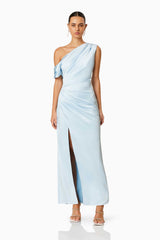 BROWN HAIR MODEL WEARING RETREAT MAXI DRESS IN LIGHTBLUE FRONT SHOT