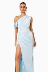 BROWN HAIR MODEL WEARING RETREAT MAXI DRESS IN LIGHTBLUE FRONT SHOT